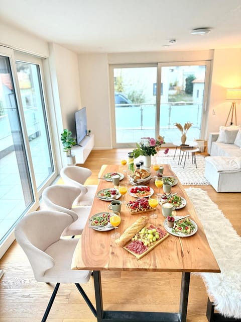 Living room, Lunch