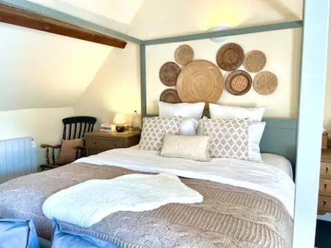 The Hopps - New, Stylish Loft Apartment in Cirencester