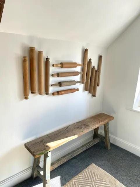 The Hopps - New, Stylish Loft Apartment in Cirencester