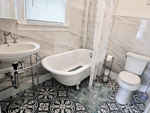 Cozy Craftman Cottage in Quiet Historic Vallejo Neighborhood Apartment in Vallejo