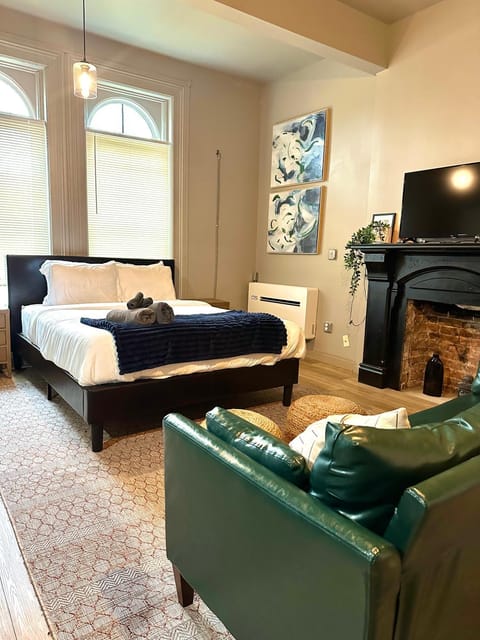 Newly renovated apartment in the heart of Detroit! Apartment in Windsor