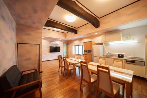 Kitchen or kitchenette, Dining area, stove