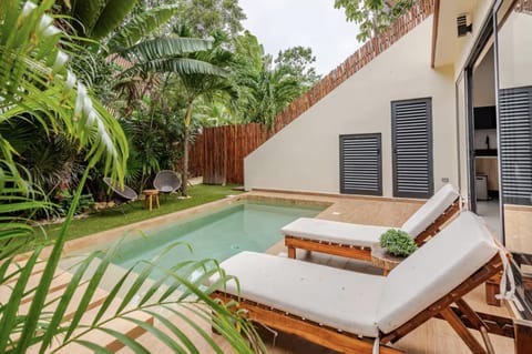 Spring, Day, Garden, Seating area, Garden view, Pool view, Swimming pool, sunbed