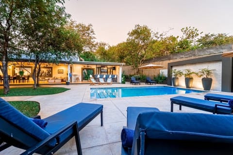 Property building, Pool view, Swimming pool, sunbed