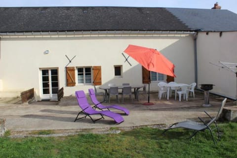 Property building, Patio, Garden, Garden view, sunbed