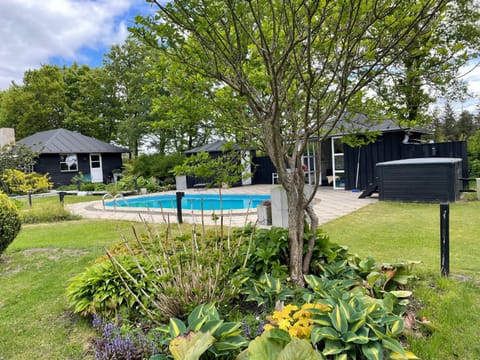 Aneks i rolige omgivelser-adgang til pool og sauna House in Central Denmark Region