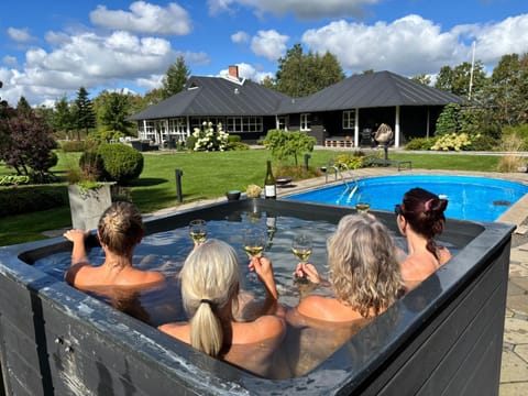 Garden, Garden view, group of guests