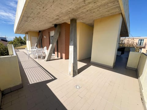 Property building, Day, View (from property/room), Balcony/Terrace