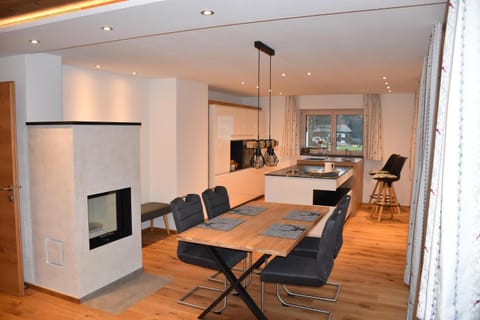 Kitchen or kitchenette, Seating area, Dining area