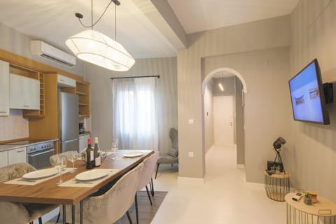 TV and multimedia, Kitchen or kitchenette, Dining area