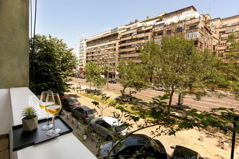 View (from property/room), Balcony/Terrace, City view, Drinks, Location