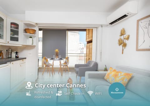 Kitchen or kitchenette, Living room, Seating area, Dining area, air conditioner