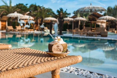Swimming pool, Non alcoholic drinks, sunbed