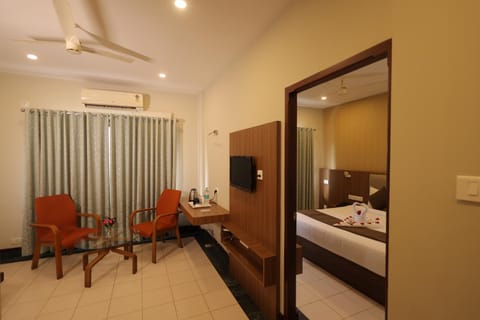 Photo of the whole room, Bedroom