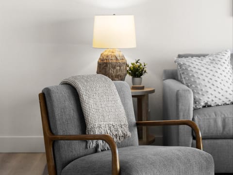 Ocean Vista Renovated Townhouse Steps to Beach & Pool Apartment in Edgewater