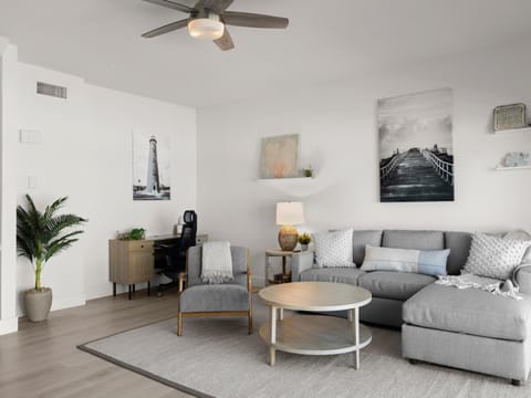 Ocean Vista Renovated Townhouse Steps to Beach & Pool Apartment in Edgewater