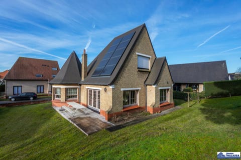 Property building, Garden, Garden view