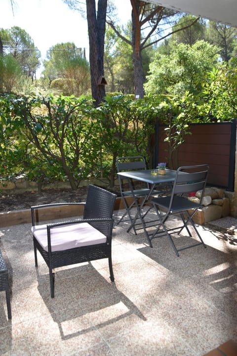 Élégant studio Gréoux Les Bains Apartment in Gréoux-les-Bains