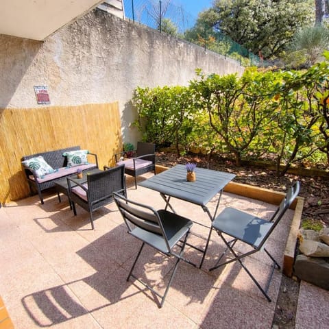 Patio, Spring, Day, Garden, View (from property/room), Balcony/Terrace, Dining area, Garden view