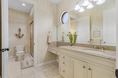 JUST WOW!! Experience Luxury! Gulf Access, Pool & Spa, Dock, Tiki- Villa Waterfront Wonderland House in Cape Coral