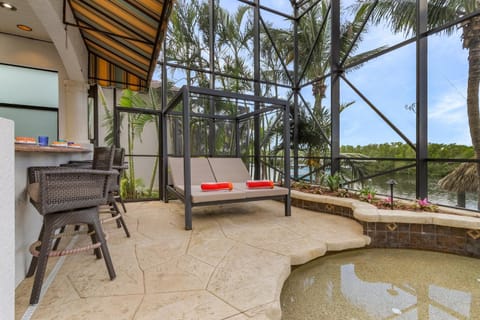 JUST WOW!! Experience Luxury! Gulf Access, Pool & Spa, Dock, Tiki- Villa Waterfront Wonderland House in Cape Coral