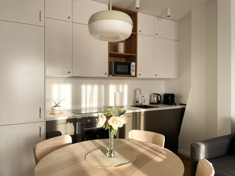 Coffee/tea facilities, Kitchen or kitchenette, Dining area