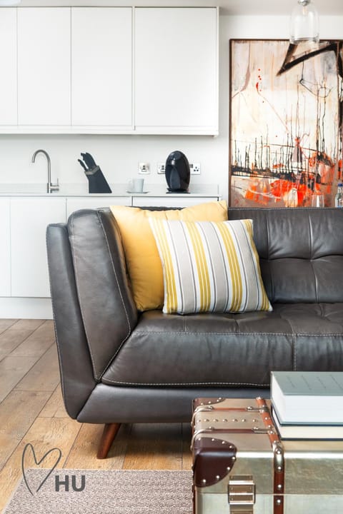 Kitchen or kitchenette, Living room, Seating area