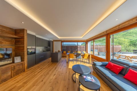 Natural landscape, TV and multimedia, Kitchen or kitchenette, Living room, Seating area