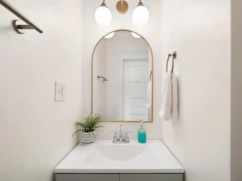 Newly Renovated - Professionally Designed - 2 BR Apartment in Lakewood