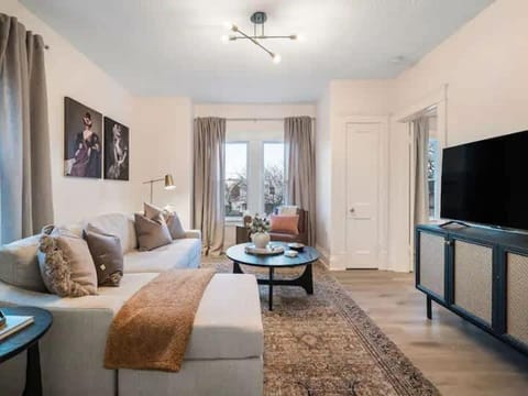 Newly Renovated - Professionally Designed - 2 BR Apartment in Lakewood