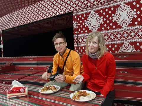 Restaurant/places to eat, People, Food and drinks, Banquet/Function facilities, Food, Guests, Lunch, Dinner, group of guests