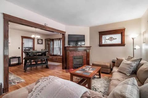 Lakewood Bed & Biscuit - Pet Friendly - Mins to LKWD Park Apartment in Lakewood