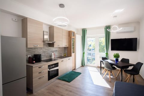 Seating area, City view, Landmark view, heating, washing machine, kitchen, air conditioner