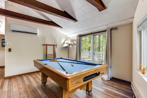 Home with Hot Tub and Arrowhead Lake Community Perks! House in Coolbaugh Township