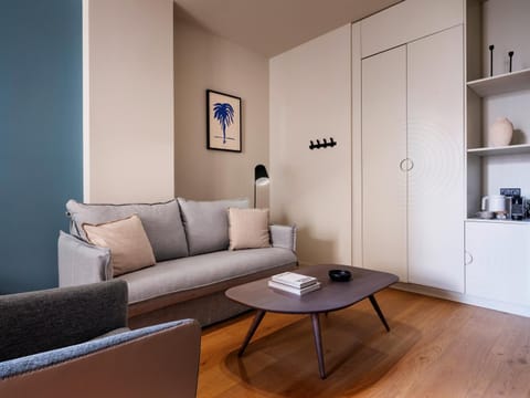 Living room, Seating area