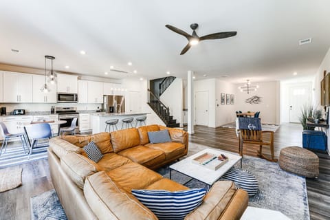 5 Mi to Bethany Beach Resort-Style Gem with Pools! House in Millville