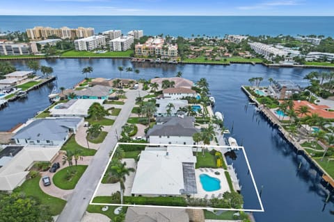 River view, Location