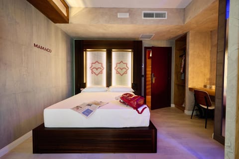 Bed, Photo of the whole room, Bedroom, air conditioner