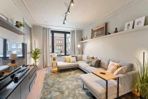 Elegant & Spacious House close to Center House in Flanders