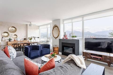 Communal lounge/ TV room, Bird's eye view, View (from property/room), Living room, Seating area, Dining area, City view, Landmark view, Mountain view, Sea view