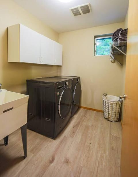 Starlake Villa Waterfront House in Federal Way