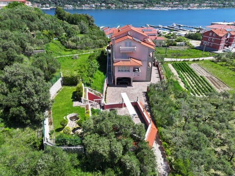 Villa Anggela Bed and Breakfast in Supetarska Draga