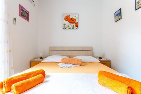 Bed, Living room, Seating area, Bedroom