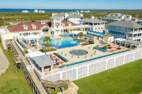 Breaking Waves - Open Airy Beautiful Ocean Views! House in Galveston Island