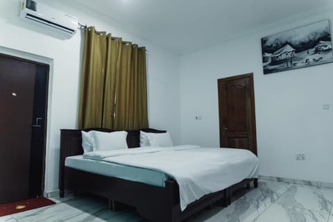 Bed, Photo of the whole room, Bedroom, wardrobe, air conditioner