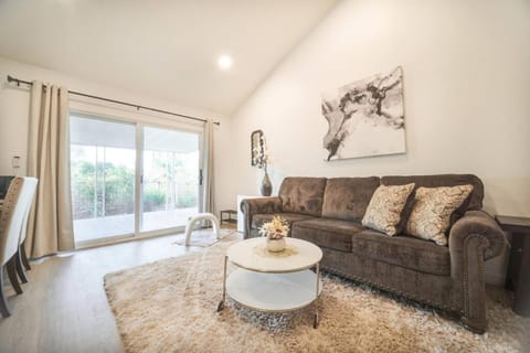 2 TVs - Vaulted Ceiling - Private Kitchen & Entrance Apartment in Rowland Heights