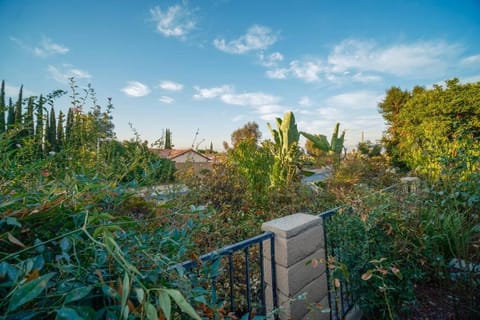 2 TVs - Vaulted Ceiling - Private Kitchen & Entrance Apartment in Rowland Heights