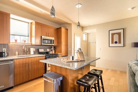 Stay Portland - Modern 4 BR Home Walkable to Alberta and more House in Portland