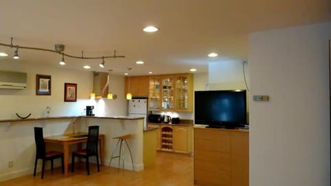 Private nicely decorated studio Bed and Breakfast in Campbell