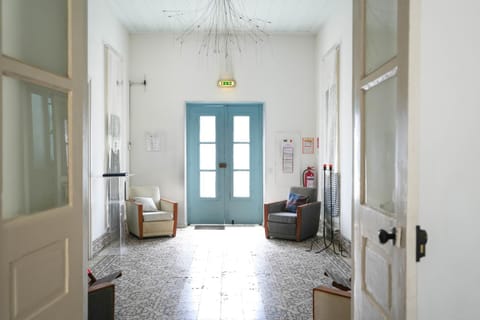 Living room, Seating area, internet